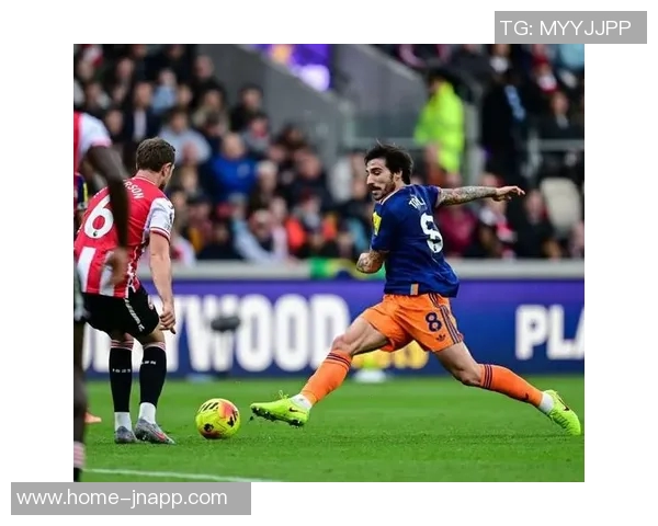 纽卡斯尔领先进球托纳利禁区外射门意外折射助攻成功