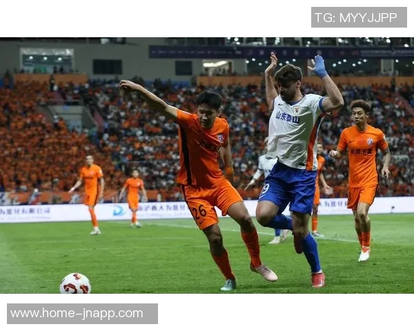 后场防守失误致命奥斯卡助攻侯永永头球破门泰山队暂时落后玉昆队