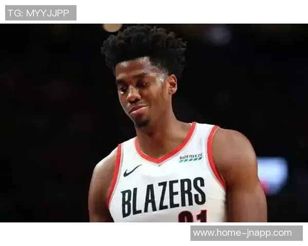 安芬尼西蒙斯女友现场带娃观战颜值如何网友热议 安芬尼西蒙斯女友现场带娃观战颜值如何网友热议