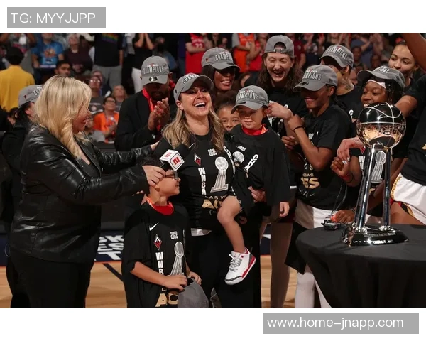 哈蒙执教王牌四年三夺总冠军成就WNBA传奇教练之路 哈蒙执教王牌四年三夺总冠军成就WNBA传奇教练之路